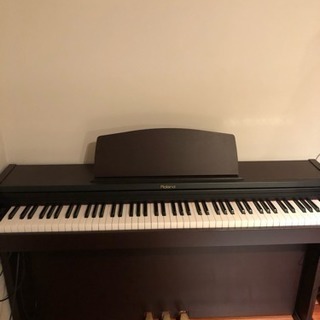 Roland 電子ピアノの画像