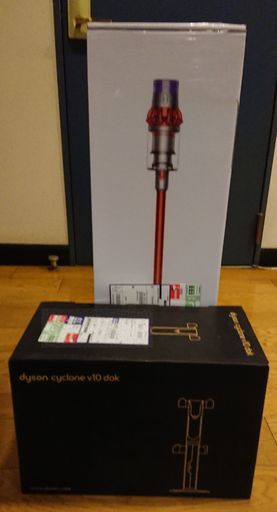 Dyson直販限定 v10 2018最新掃除機 専用フロアドッグ付き