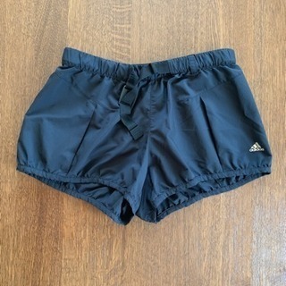 アディダス