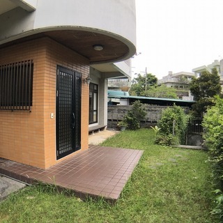沖縄市知花に待望の庭付広々一戸建てが登場(^○^)大家族でも安心の6SLDK♪お問合せはお早めに！！ - 不動産売買（マンション/一戸建て）