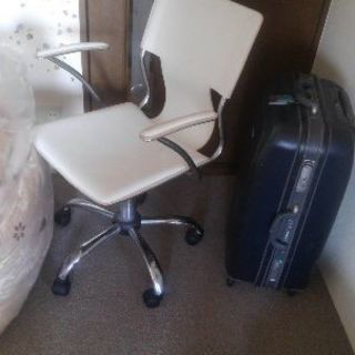 パソコンチェア、スーツケース、コタツ布団、カーペット他（取引完了）