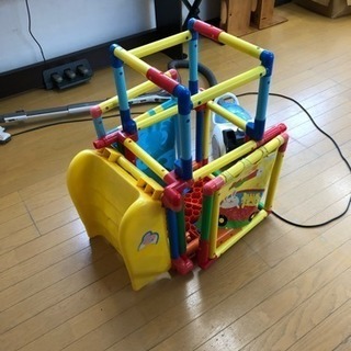 滑り台付きジャングルジム