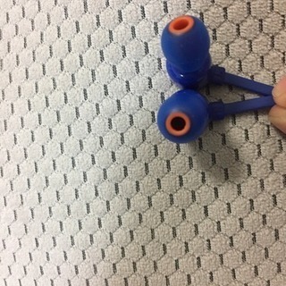 ワイヤレスイヤフォンの画像