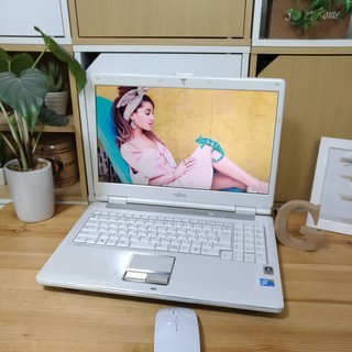 【大容量1TB】富士通☆ノートパソコン☆人気のホワイト☆美品☆画像保存用等に♪ 綺麗で可愛い光沢パールホワイト♪ 美品☆ 最新Windows10！ 大容量250G