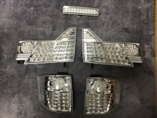 ヴァレンティ  ジュエルLEDテールランプ アルファード 10系 前期