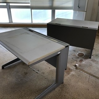 事務机 3個まとめての画像