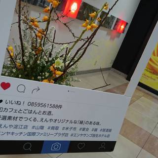 カクテルやスイーツを作るお仕事です。