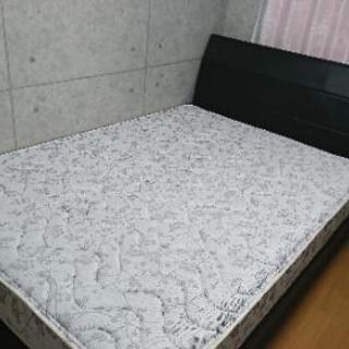 ダブルベッド（マットレス付）あげます
