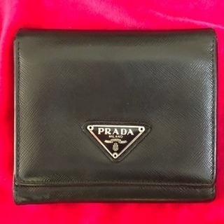 値下げ！PRADA 三つ折り財布 本革 黒の画像