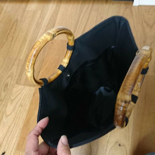 値下げ 蝶刺繍 筒型トートバッグの画像