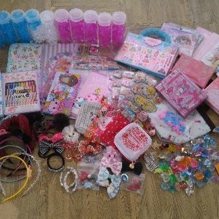（交渉中）女の子セット（髪飾り・ﾃｨｯｼｭ・ﾊﾞｯｸ・筆記用具