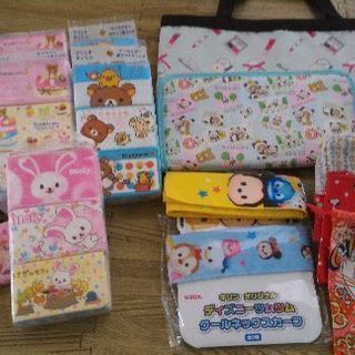 （交渉中）女の子セット（髪飾り・ﾃｨｯｼｭ・ﾊﾞｯｸ・筆記用具の画像