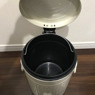ゴミ箱の画像