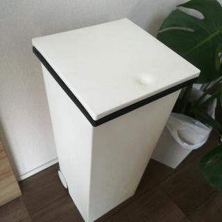 スタイリッシュ　クードスクエア　ごみ箱の画像