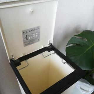 スタイリッシュ　クードスクエア　ごみ箱の画像