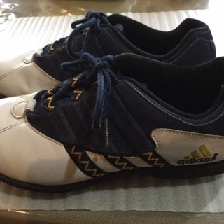 ゴルフ用レディースシューズ　２４ｃｍ　〈アディダス〉の画像
