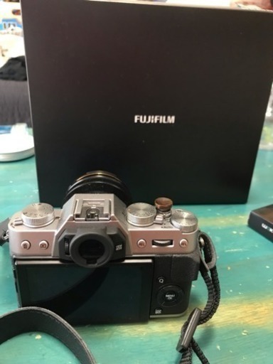 \t FUJIFILM ミラーレス一眼 X-T20 レンズキットシルバー　望遠ズームレンズ付き