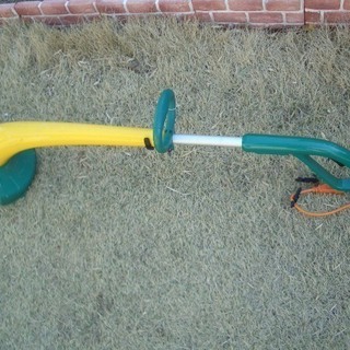 マキタ　電動草刈り機　MUM-252の画像