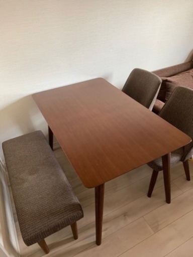 ダイニングテーブル