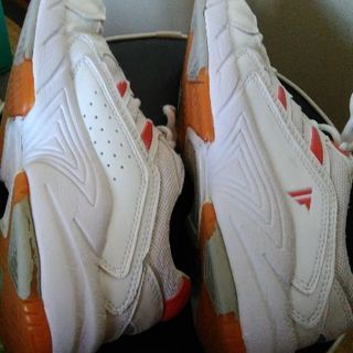 スニーカー24、5の画像