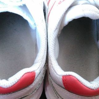 スニーカー24、5の画像