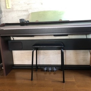 CASIO電子ピアノお譲りします。イス付き。訳あり
