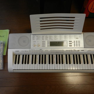 カシオ　電子キーボード　LK-208