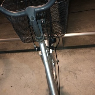 26インチ  シルバー自転車の画像