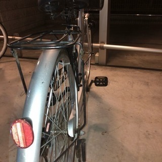 26インチ  シルバー自転車の画像