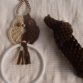 手作り　マクラメ（？）編み タオル掛け＆小物入れ    ***