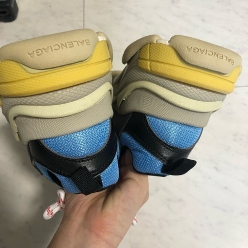 バレンシアガスニーカー