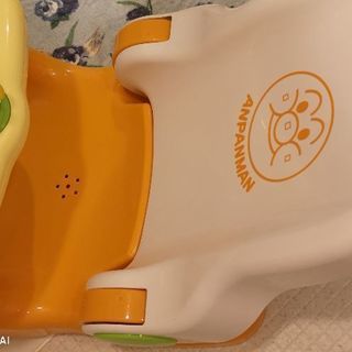 畳める乳児バスチェア　アンパンマン　の画像