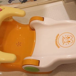 畳める乳児バスチェア　アンパンマン　の画像