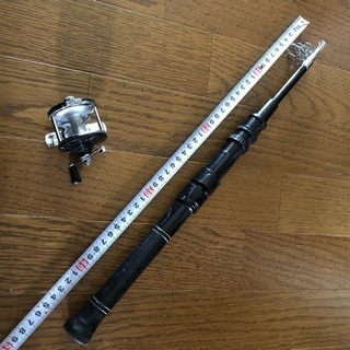 釣竿とタイコ型リール