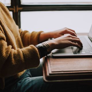 【完全在宅ワーク】《あなたの恋愛経験をお金に変えませんか？》女性向けメディアの恋愛記事をライティングいただくお仕事です！☆の画像