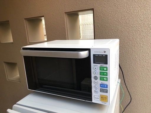【受付中】送料無料 使用浅い2017年製 極美品  HERB relax ハーブリラックス フラットテーブル電子レンジ YMW-S18B1 Hzフリー 説明書付き 家電家具多数出品中 出品リストよりご覧ください