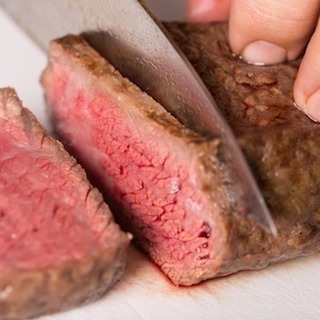 シェフのような佇まいで肉を極める！グルメサイトでも人気の「赤身肉」専門焼肉店☆ガッツリ勤務歓迎！の画像