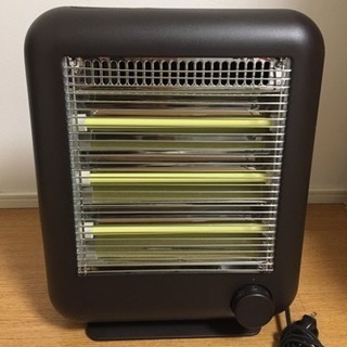遠赤外線電気ストーブです)^o^(加湿器付き