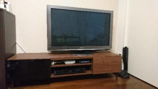 プラズマテレビ、HDDレコーダー、テレビボードの三点セット