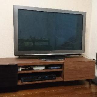 プラズマテレビ、HDDレコーダー、テレビボードの三点セット