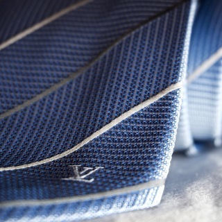 ルイ・ヴィトン　Louis Vuitton イタリア製　ネクタイ レジメンタルタイ　美品