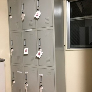 鍵付きロッカーの画像