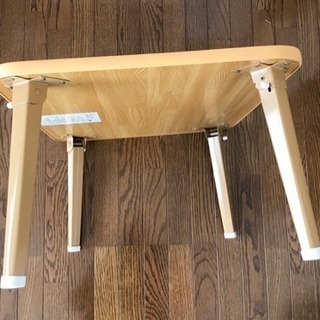 木製のちゃぶ台の画像