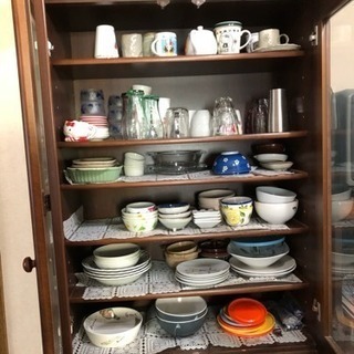 食器棚、食器色々！(3／26〜30で取りに来れる方のみ)の画像
