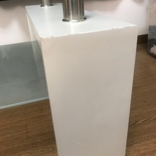 ガラステーブルの画像