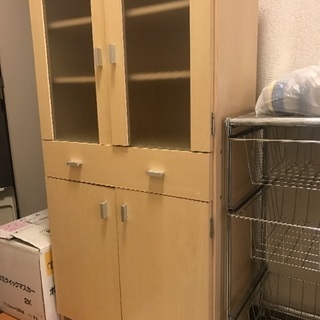 ホンワカ木色の食器棚