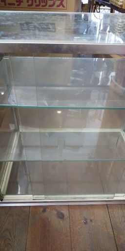 アンティークのガラスのケース