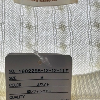 白 春ニットの画像