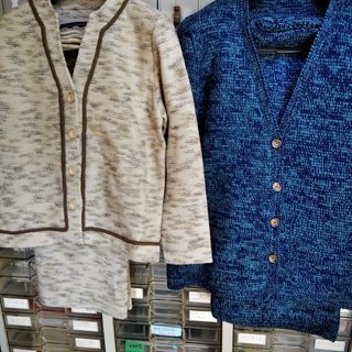 婦人物手編みセーター　ニットスーツ　10着ほどありますの画像