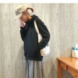 未使用 UNIQLO パーカー ダークグレーの画像